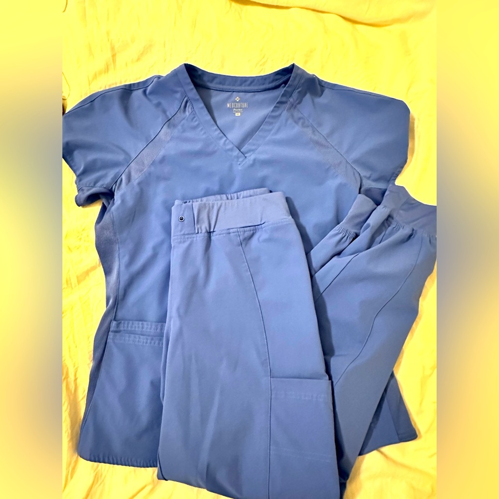 Women’s scrub set